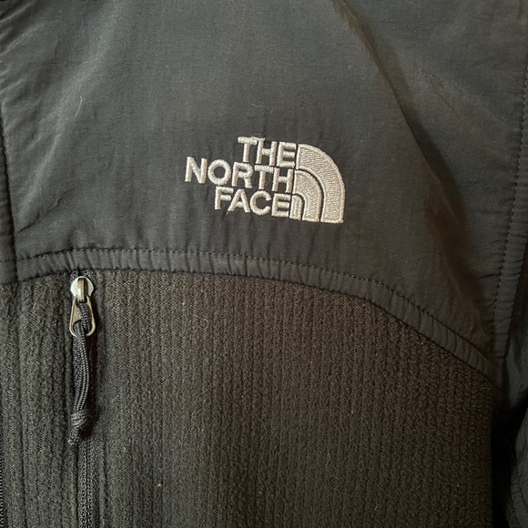 Men’s NorthFace ZipUp - Picture 5 of 5